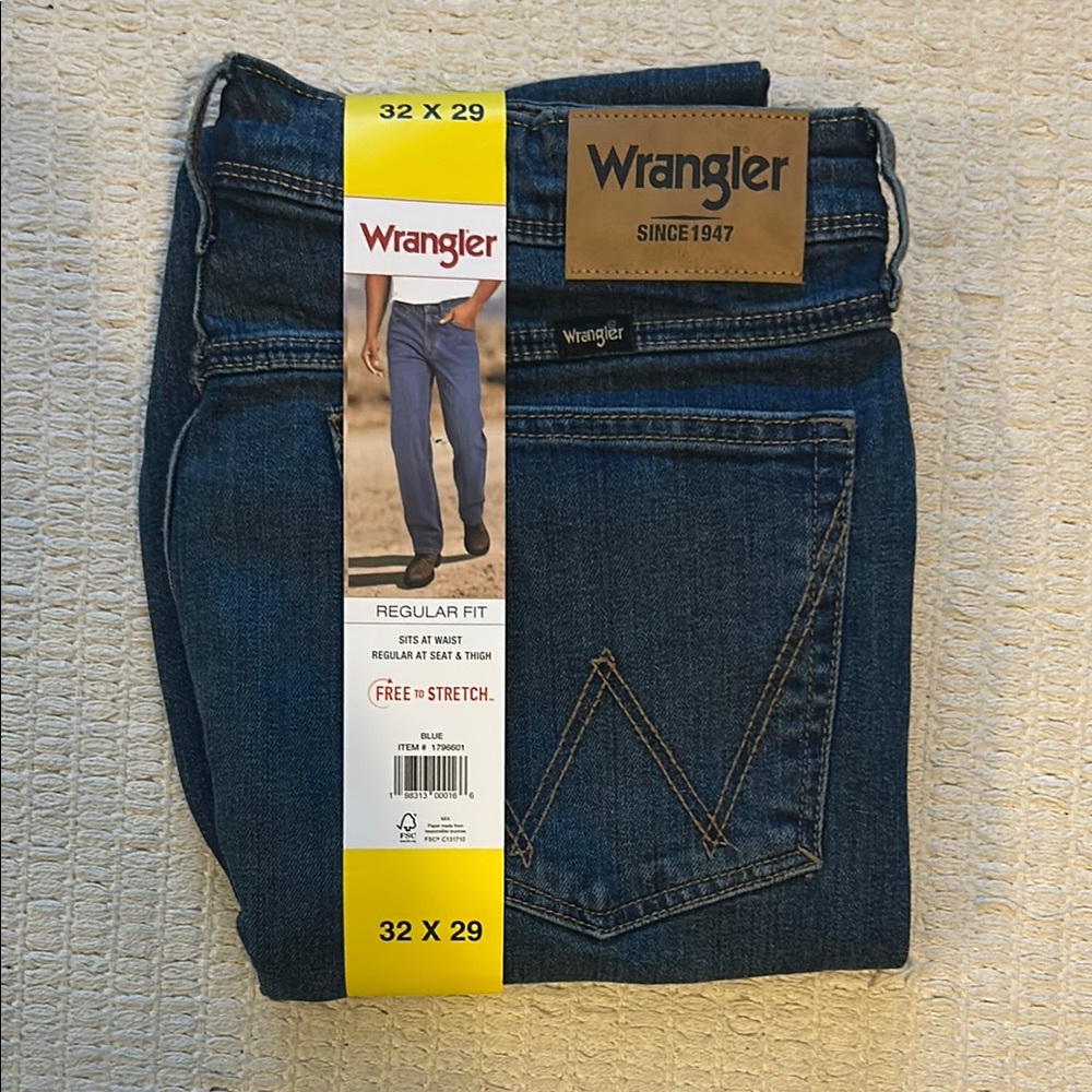 NWT Wrangler Regular Fit Blue Jeans 32x29